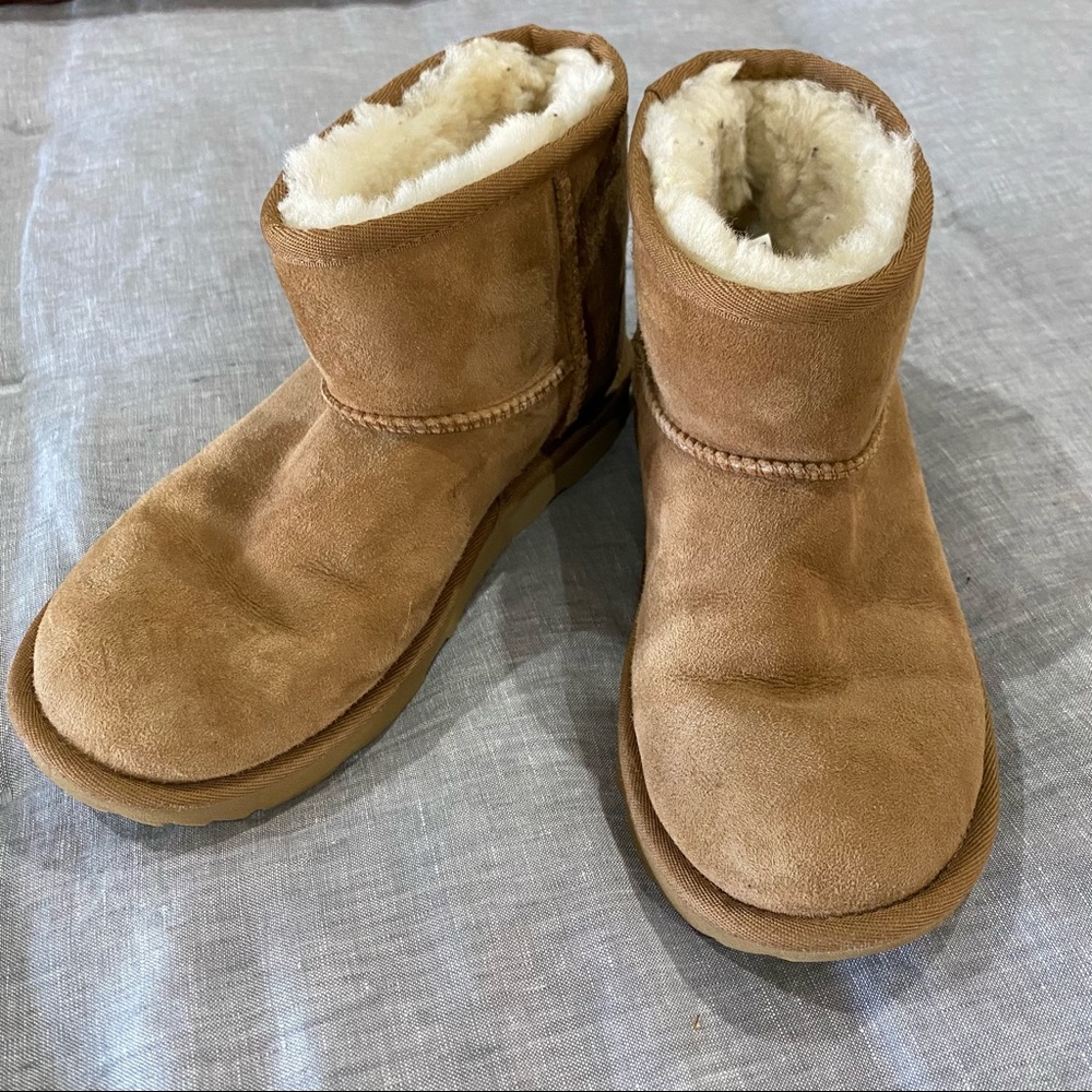 Girls Mini Ugg Boots